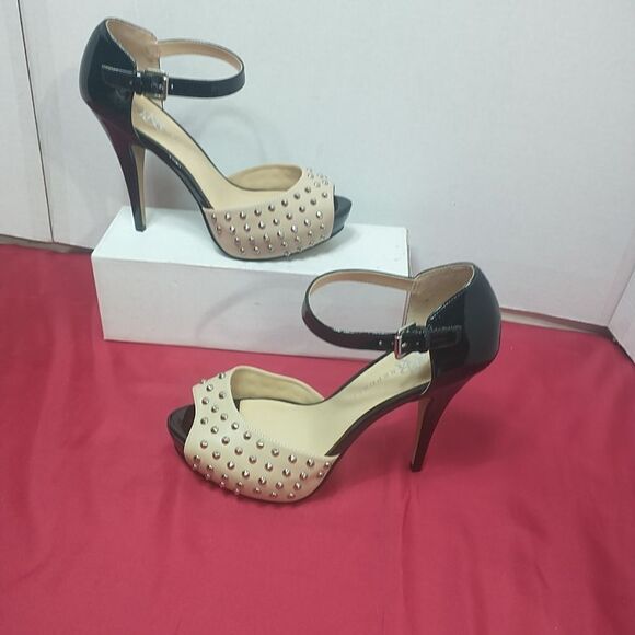 Rock & Republic Woman's SZ 9.5M Studded High Heels With Ankle Strap . - Picture 3 of 9